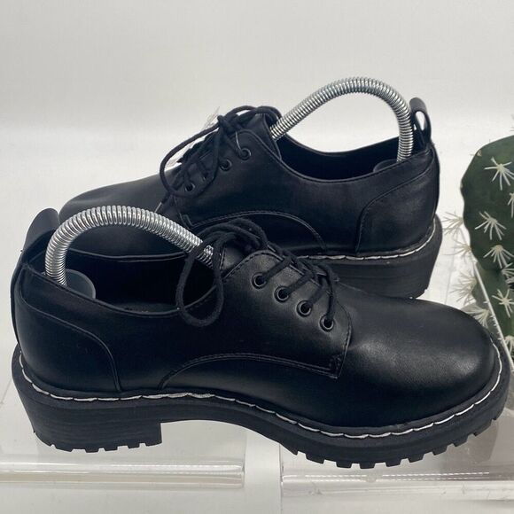 New Torrid Black Oxford Lace-up Sz 7 Extra Wide Vegan Leather - Picture 3 of 11
